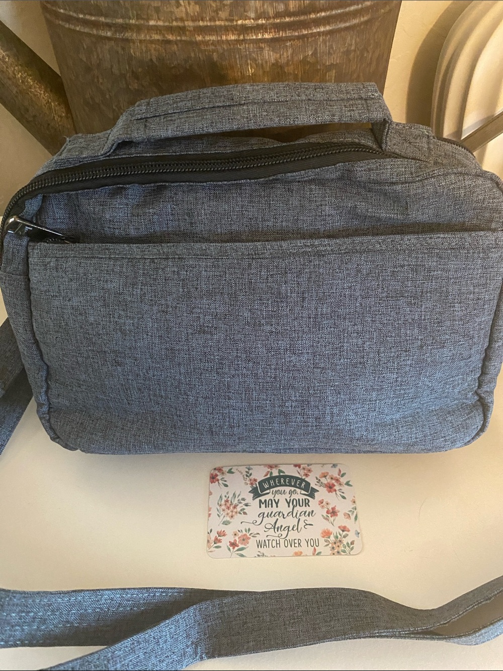 BNWNT Lug Scoop Small in quilted Gray Pouch with dark gray Hardware - Picture 3 of 12